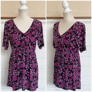 Torrid 00 Women’s size 10 Black with Magenta Flowers V neck Empire Waist Blouse